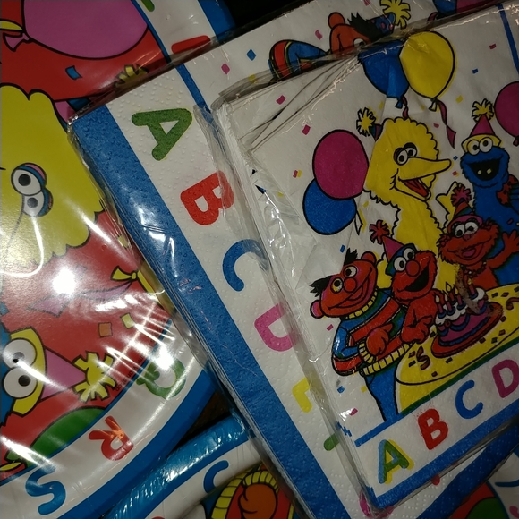New Sesame Street ABC Party Plates & Napkins - Picture 3 of 7